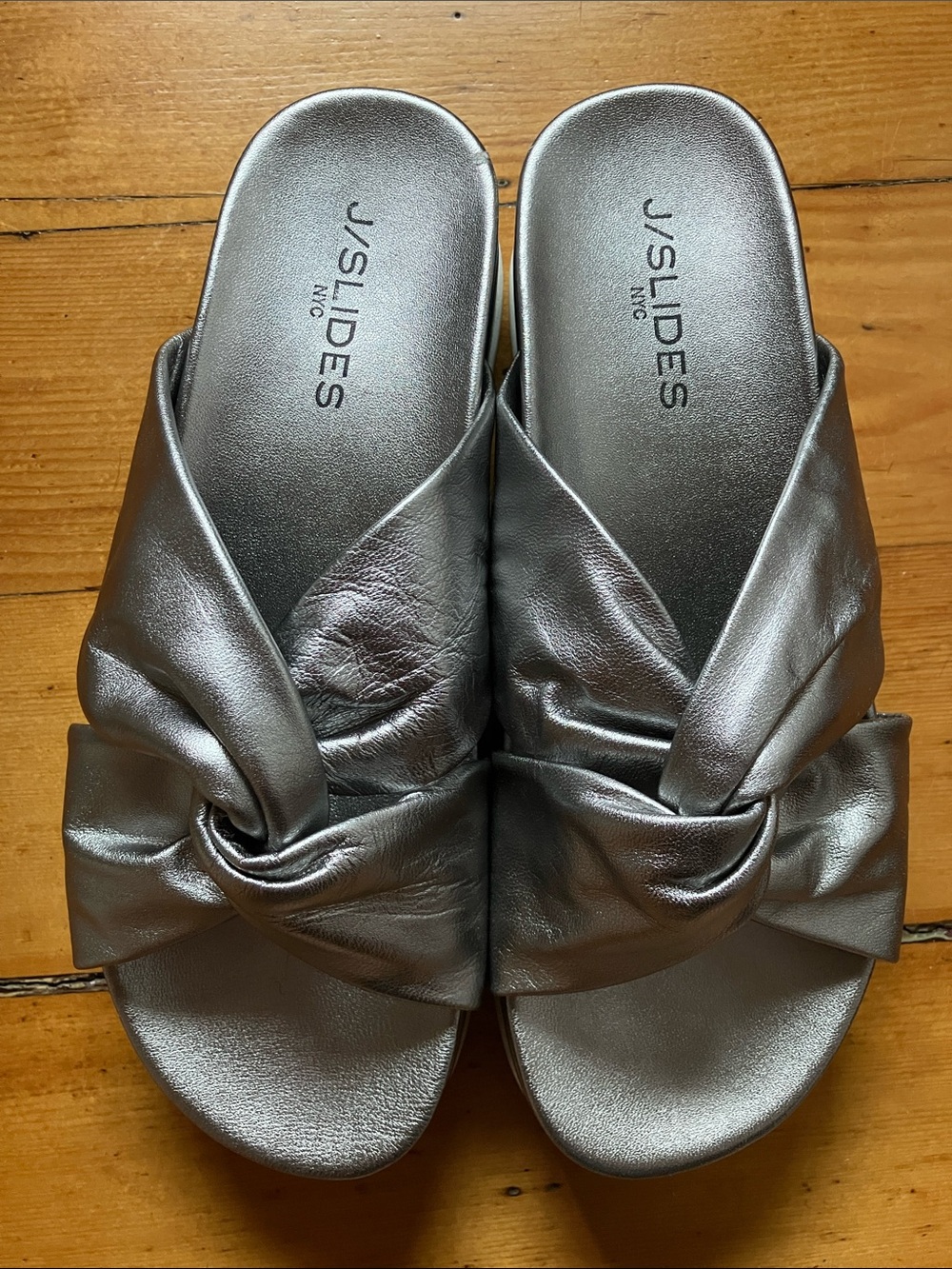 J/SLIDES BRIGHT Leather Sandal in Pewter